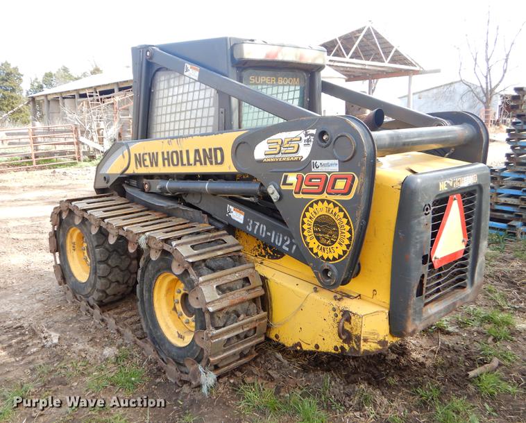 image for item EJ9971 2007 New Holland L190 skid steer