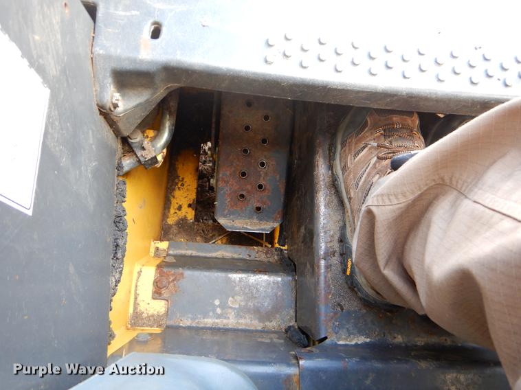 image for item EJ9971 2007 New Holland L190 skid steer