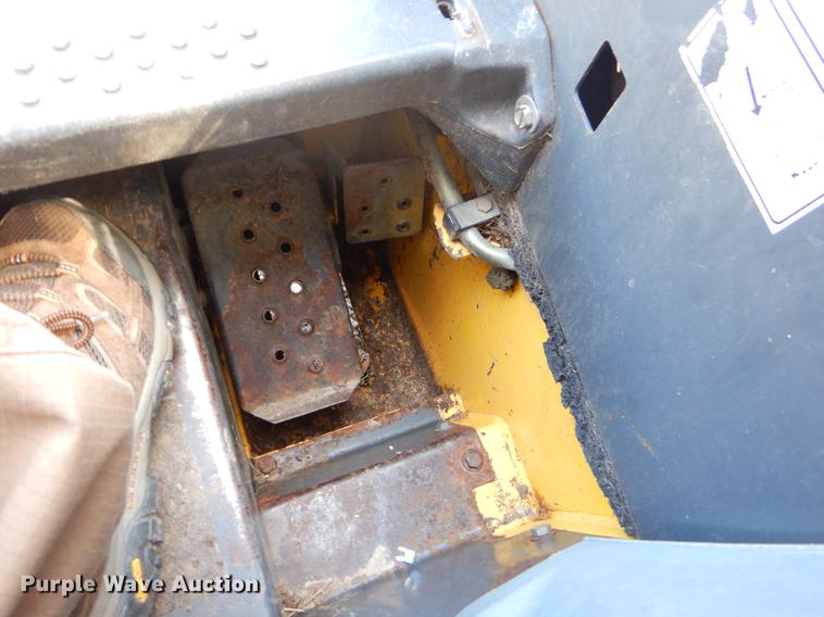 image for item EJ9971 2007 New Holland L190 skid steer