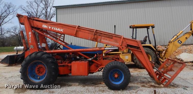 image for item EJ9993 SkyTrak 6034-2 telehandler