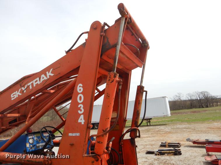 image for item EJ9993 SkyTrak 6034-2 telehandler