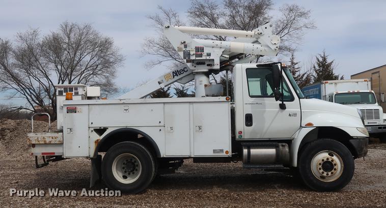 image for item EL9265 2005 International 4200 bucket truck
