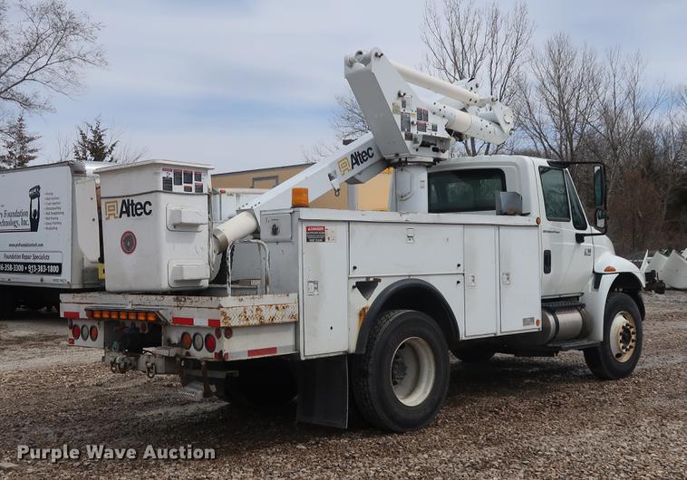 image for item EL9265 2005 International 4200 bucket truck