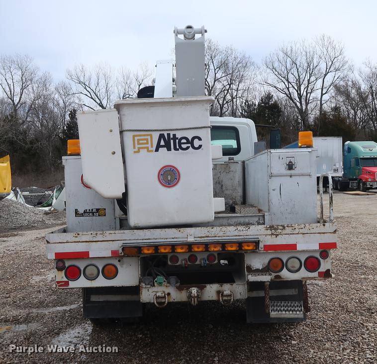 image for item EL9265 2005 International 4200 bucket truck