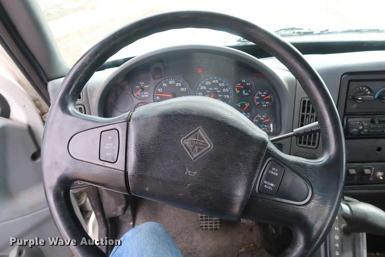 image for item EL9265 2005 International 4200 bucket truck