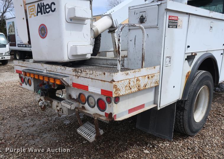 image for item EL9265 2005 International 4200 bucket truck