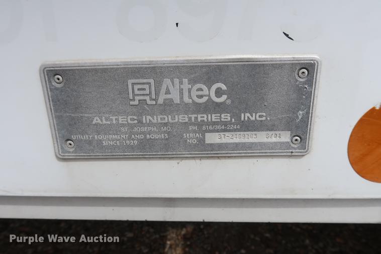 image for item EL9265 2005 International 4200 bucket truck