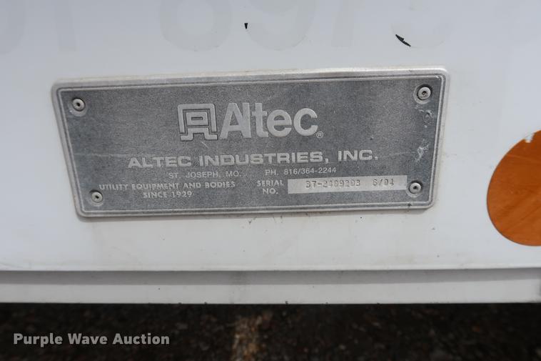 image for item EL9265 2005 International 4200 bucket truck