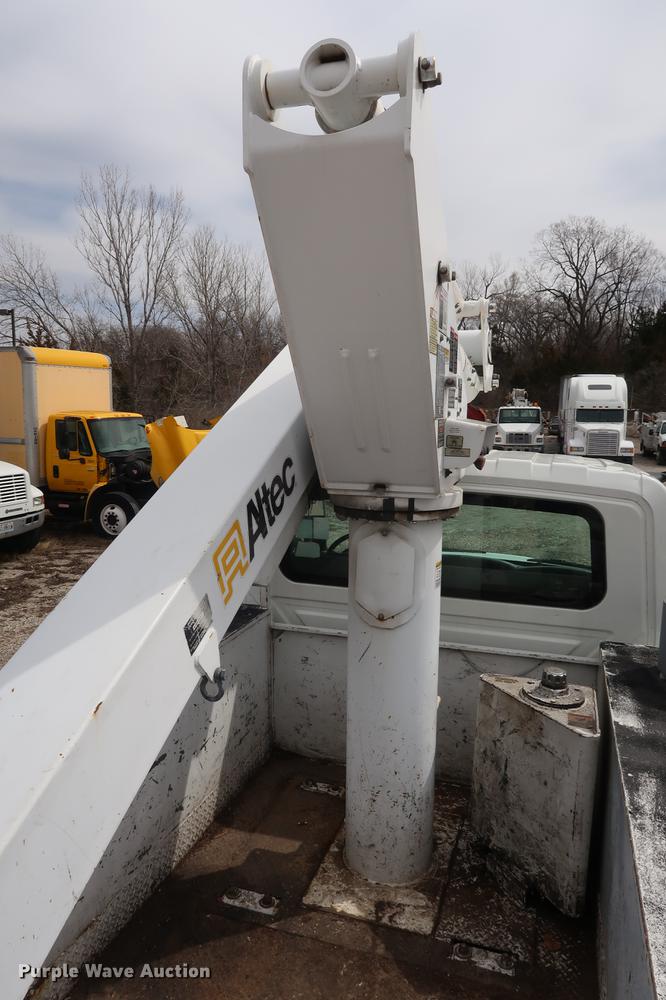 image for item EL9265 2005 International 4200 bucket truck