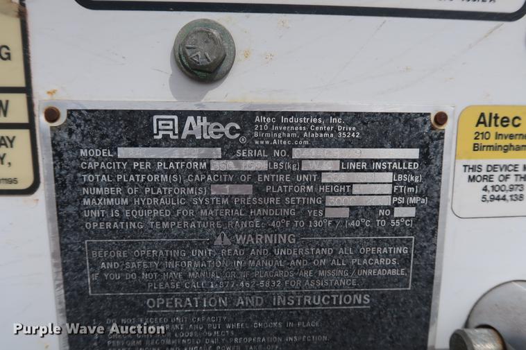 image for item EL9265 2005 International 4200 bucket truck