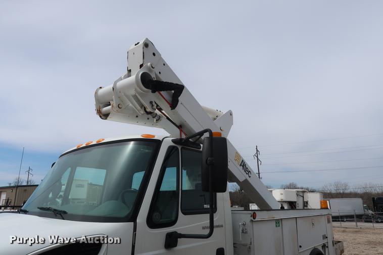 image for item EL9265 2005 International 4200 bucket truck
