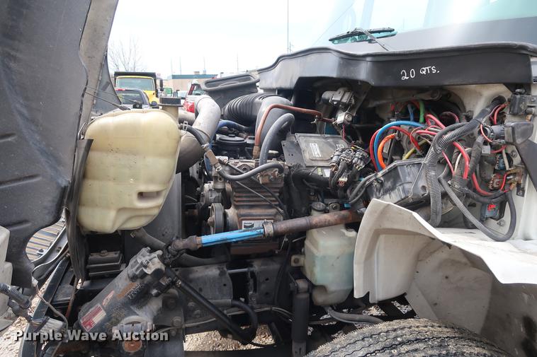 image for item EL9265 2005 International 4200 bucket truck