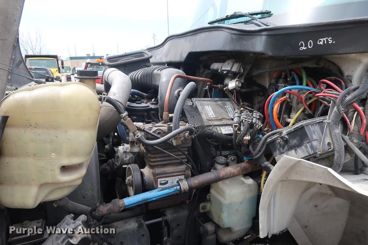 image for item EL9265 2005 International 4200 bucket truck