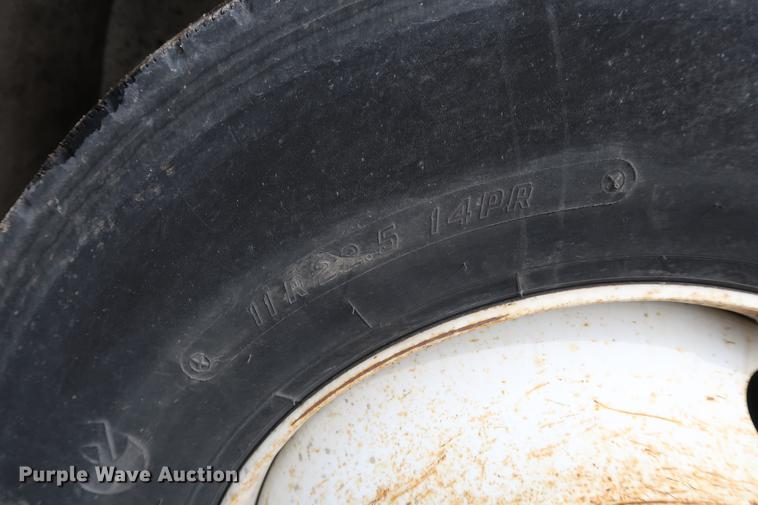 image for item EL9265 2005 International 4200 bucket truck