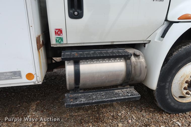 image for item EL9265 2005 International 4200 bucket truck