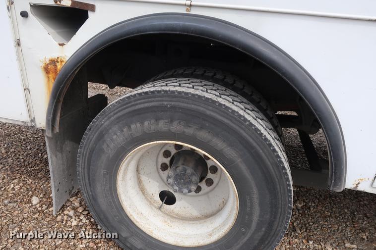 image for item EL9265 2005 International 4200 bucket truck