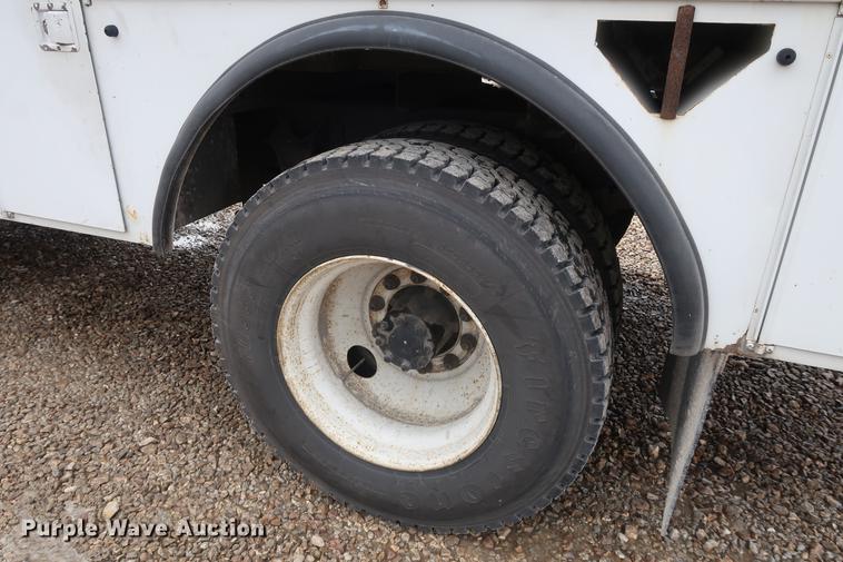 image for item EL9265 2005 International 4200 bucket truck