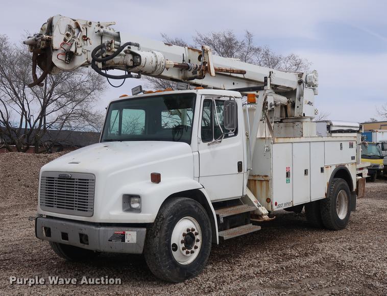 image for item EL9266 2001 Freightliner FL80 digger derrick truck