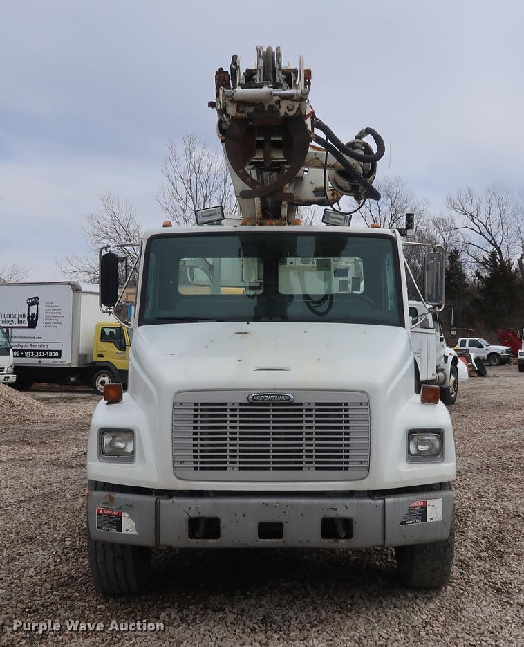 image for item EL9266 2001 Freightliner FL80 digger derrick truck