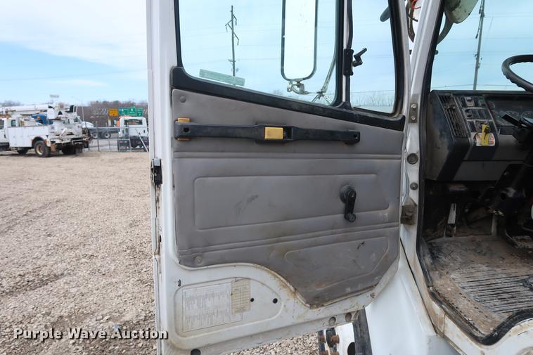 image for item EL9266 2001 Freightliner FL80 digger derrick truck