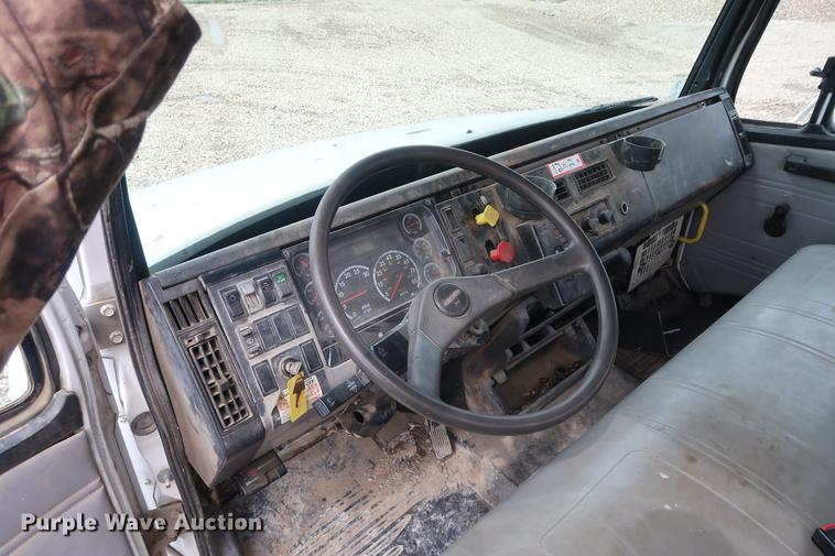 image for item EL9266 2001 Freightliner FL80 digger derrick truck