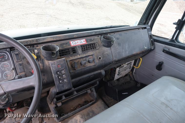 image for item EL9266 2001 Freightliner FL80 digger derrick truck