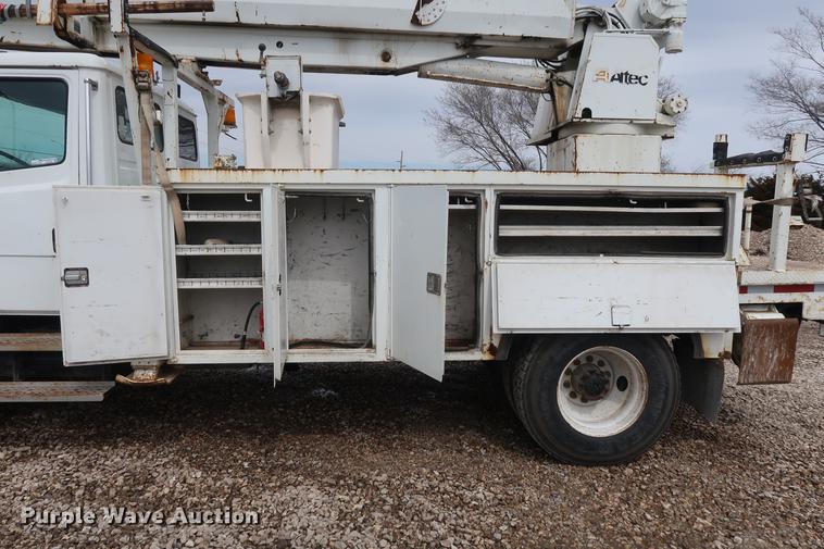 image for item EL9266 2001 Freightliner FL80 digger derrick truck