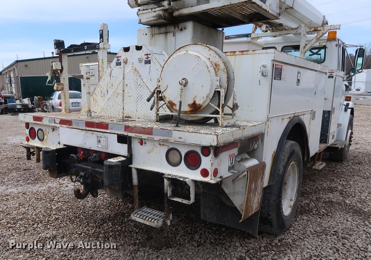 image for item EL9266 2001 Freightliner FL80 digger derrick truck