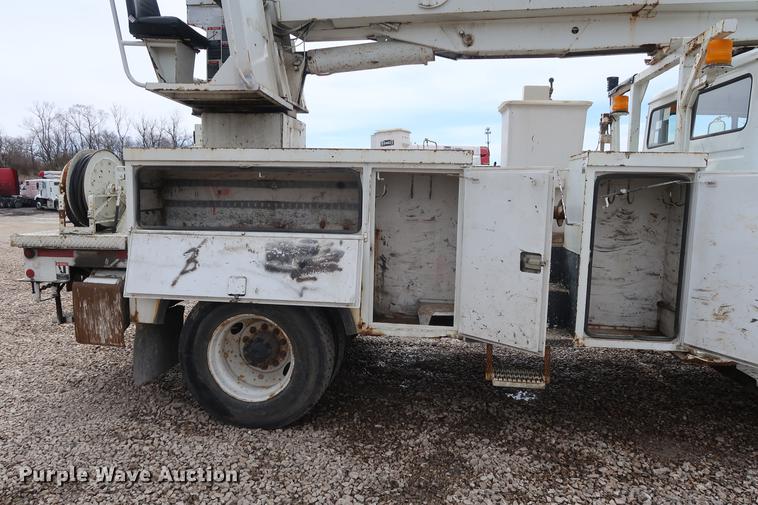 image for item EL9266 2001 Freightliner FL80 digger derrick truck