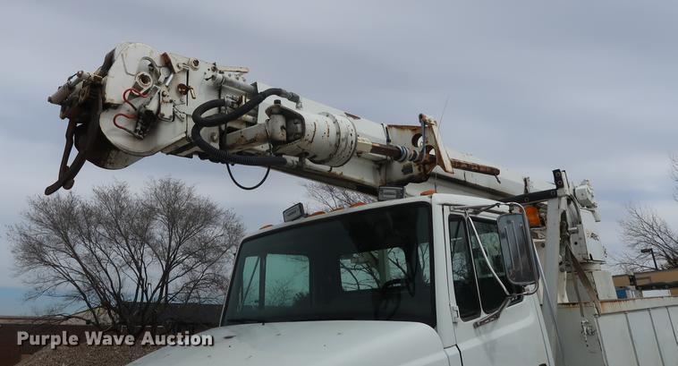 image for item EL9266 2001 Freightliner FL80 digger derrick truck