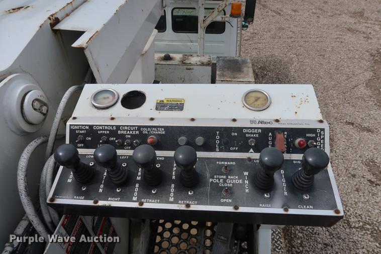 image for item EL9266 2001 Freightliner FL80 digger derrick truck