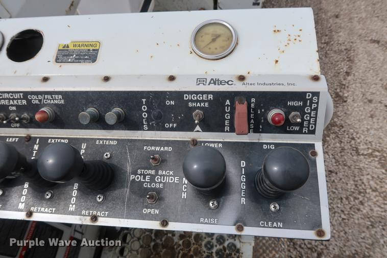 image for item EL9266 2001 Freightliner FL80 digger derrick truck