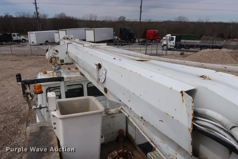 image for item EL9266 2001 Freightliner FL80 digger derrick truck