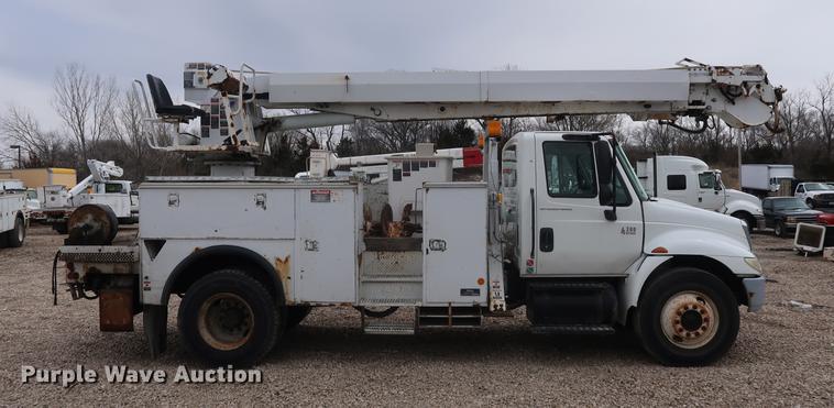 image for item EL9267 2005 International DuraStar 4300 digger derrick truck