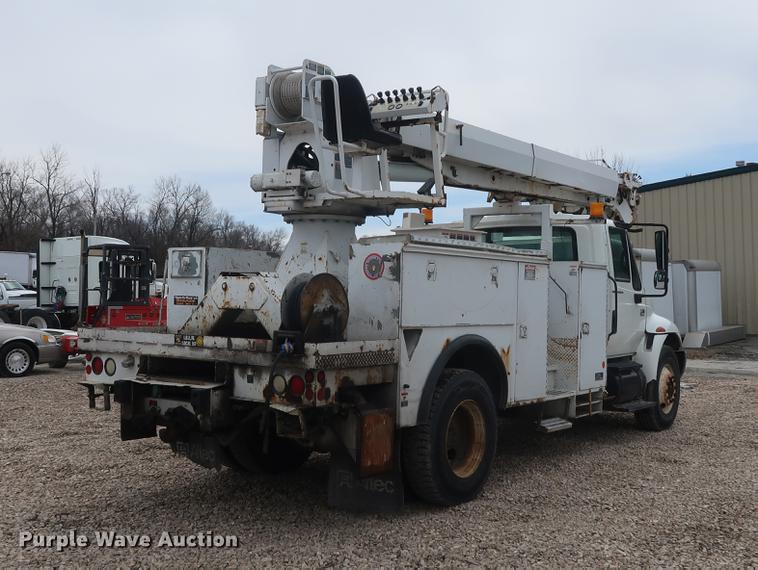 image for item EL9267 2005 International DuraStar 4300 digger derrick truck