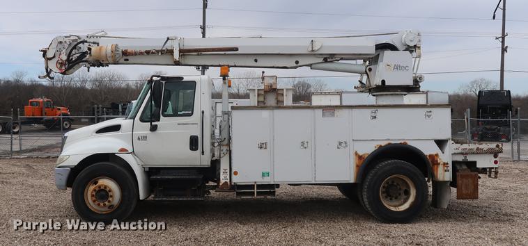 image for item EL9267 2005 International DuraStar 4300 digger derrick truck