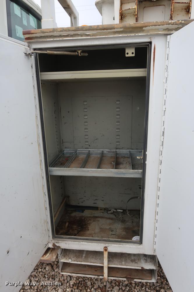 image for item EL9267 2005 International DuraStar 4300 digger derrick truck