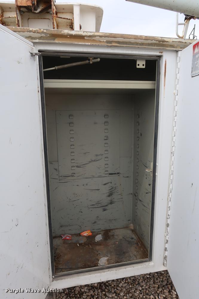 image for item EL9267 2005 International DuraStar 4300 digger derrick truck