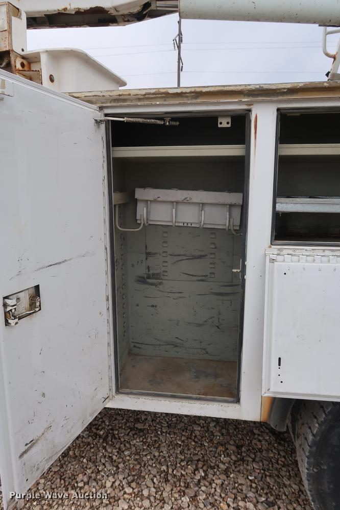 image for item EL9267 2005 International DuraStar 4300 digger derrick truck