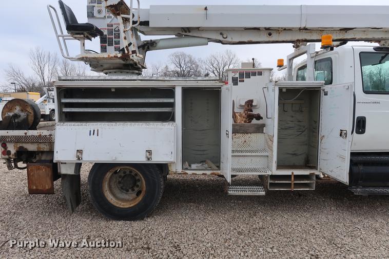 image for item EL9267 2005 International DuraStar 4300 digger derrick truck