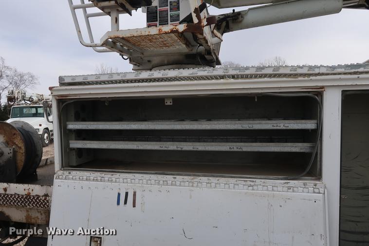 image for item EL9267 2005 International DuraStar 4300 digger derrick truck