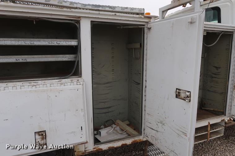 image for item EL9267 2005 International DuraStar 4300 digger derrick truck