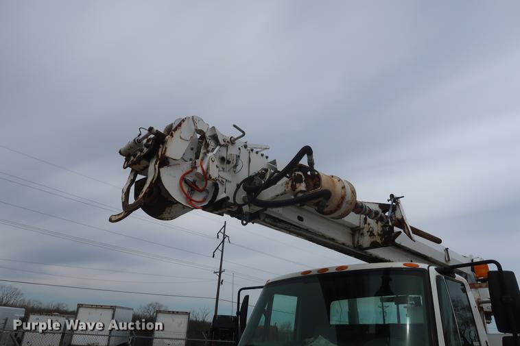 image for item EL9267 2005 International DuraStar 4300 digger derrick truck