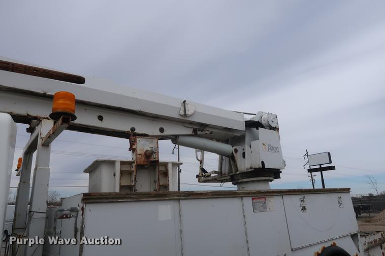 image for item EL9267 2005 International DuraStar 4300 digger derrick truck