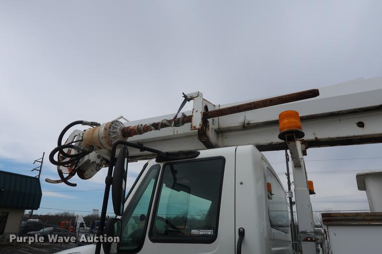 image for item EL9267 2005 International DuraStar 4300 digger derrick truck