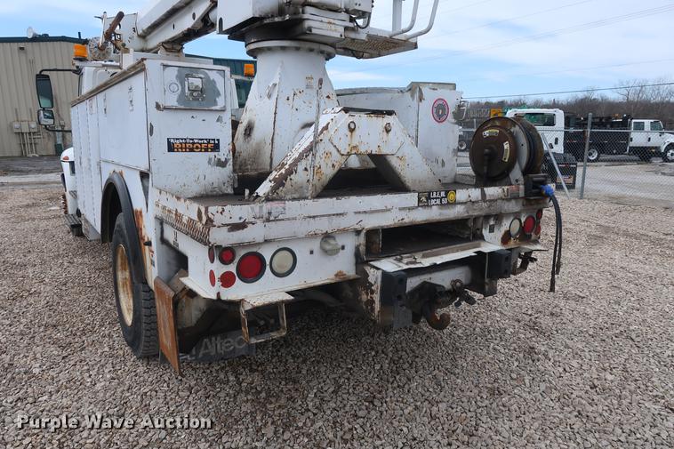 image for item EL9267 2005 International DuraStar 4300 digger derrick truck