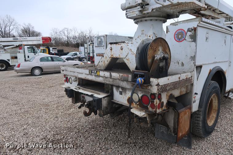 image for item EL9267 2005 International DuraStar 4300 digger derrick truck