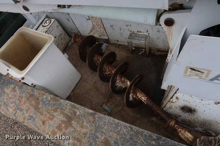 image for item EL9267 2005 International DuraStar 4300 digger derrick truck