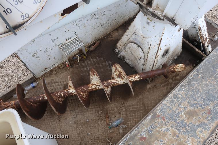 image for item EL9267 2005 International DuraStar 4300 digger derrick truck