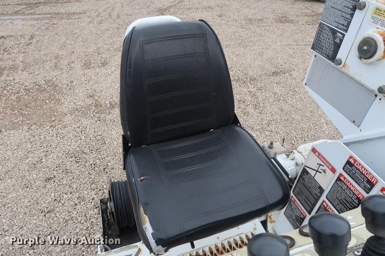 image for item EL9267 2005 International DuraStar 4300 digger derrick truck